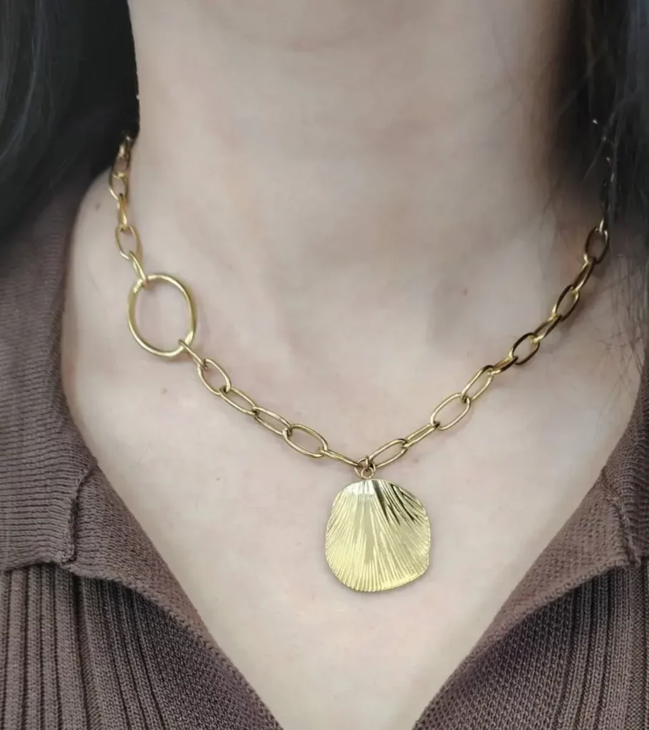 Collier Médaillon Doré